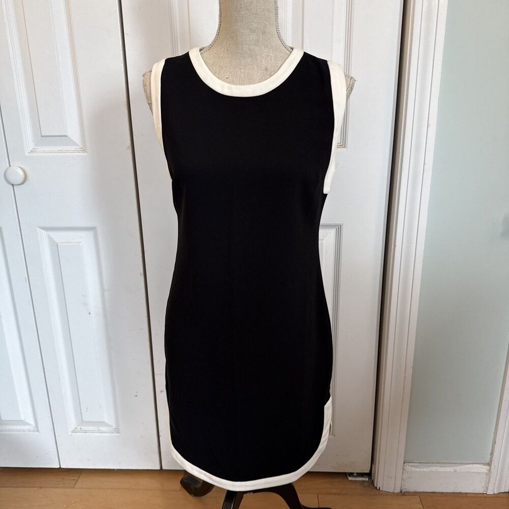BLACK & WHITE DETAILS NWT Bar III Sleeveless Shift Dress knee length Size S